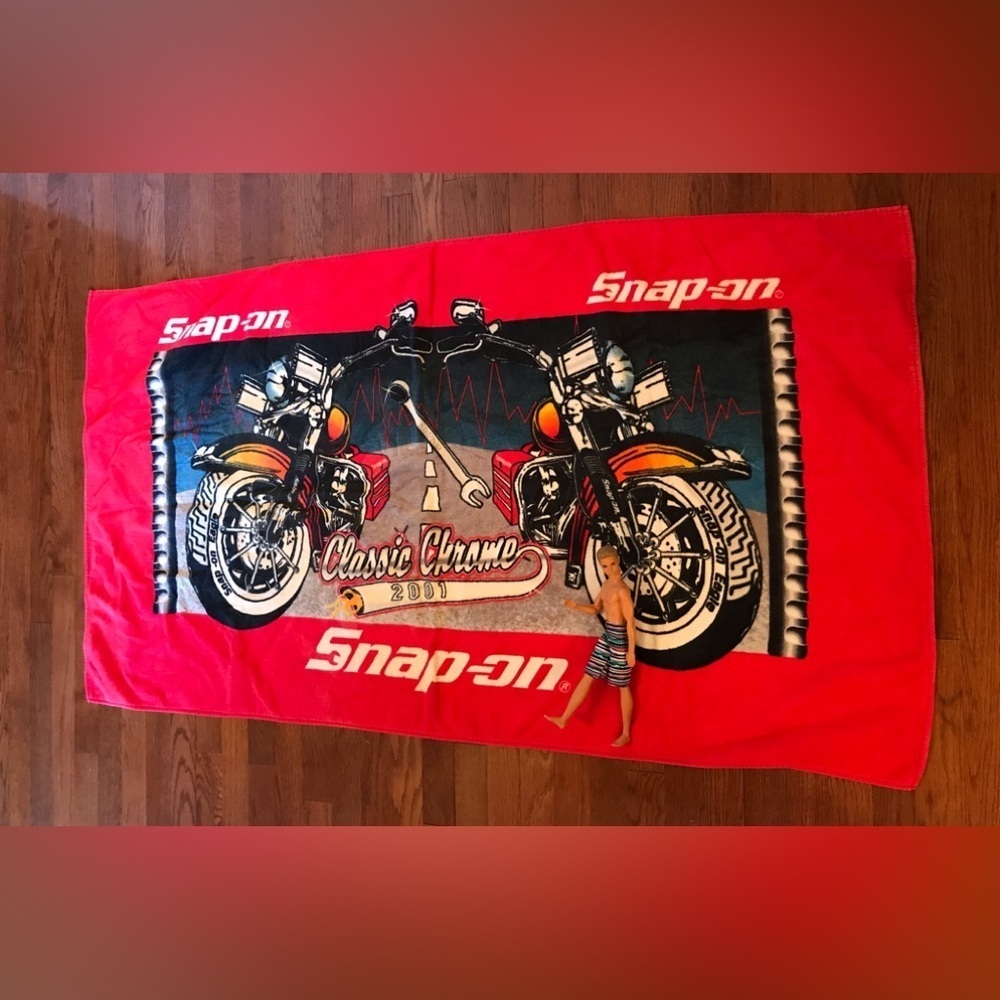 VINTAGE 2001 SNAP ON TOOLS MOTORCYCLE BEACH TOWEL RED SUMMER VACATION. MANCAVE